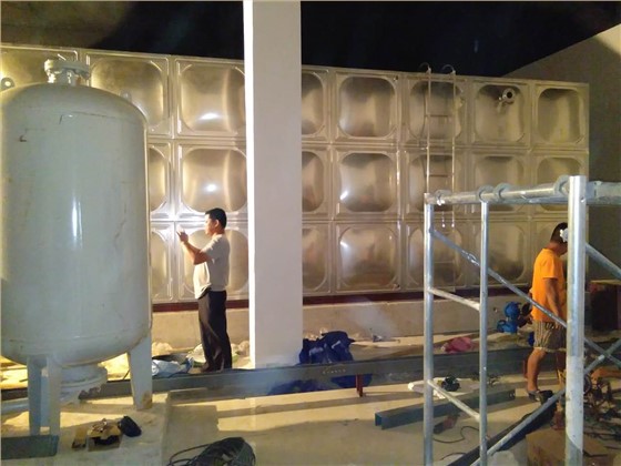 304不銹鋼水箱定制找千凱，電話07713903136