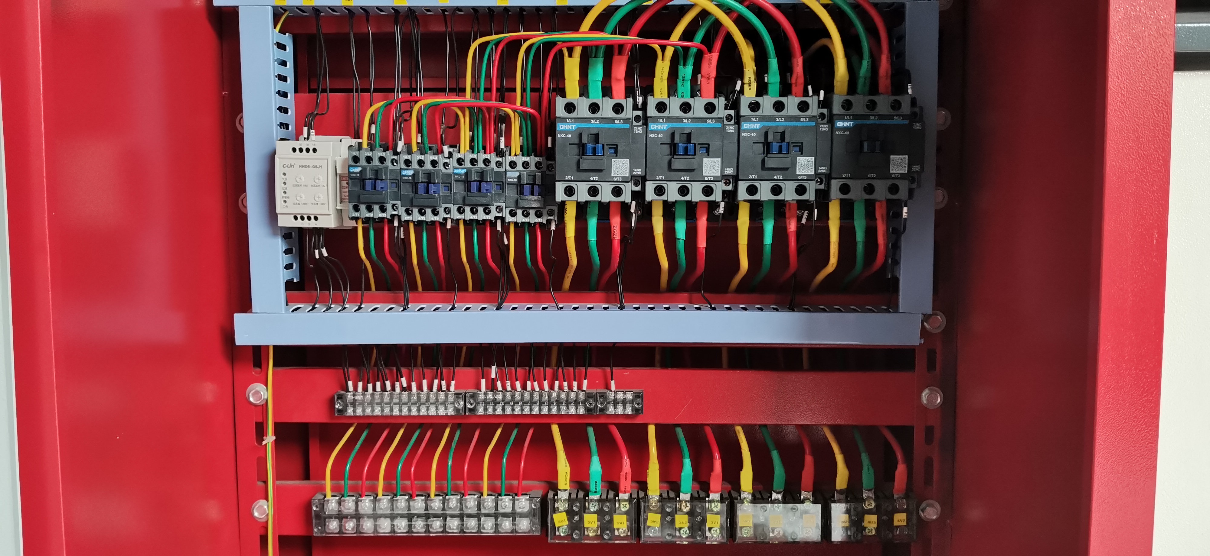 控制柜線路實(shí)景 (2)