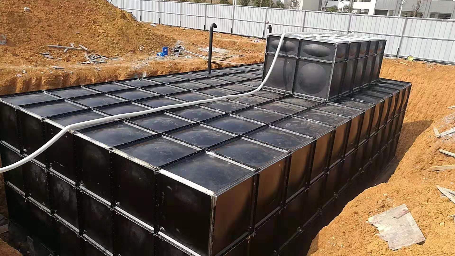 崇左吉陽小學(xué)地埋式消防箱泵一體化水箱安裝完成